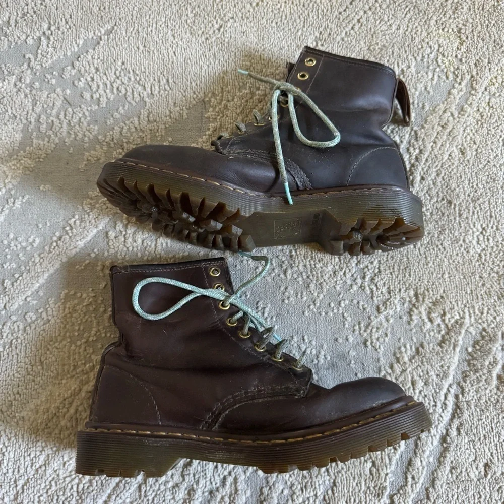 Vintage Dr. Martens boots brown lace up classic made in England 9